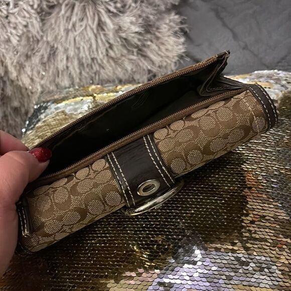 Coach tan brown signature c buckle trifold checkbook wallet - Picture 3 of 10